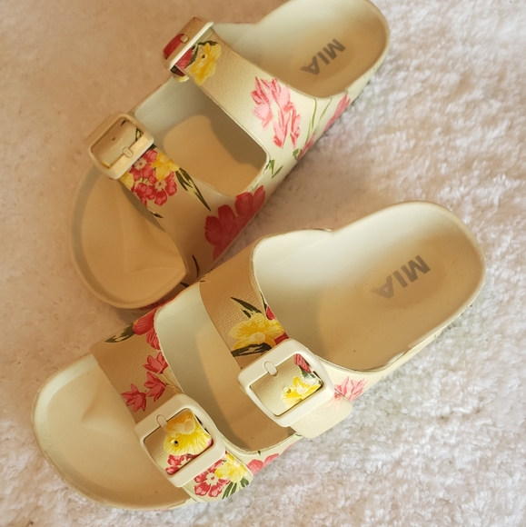 MIA Sandals - Picture 3 of 3